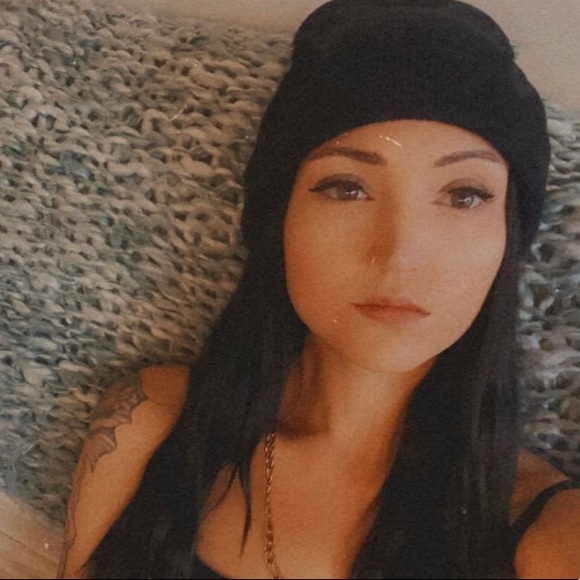 Meet your Posher, Madison - Picture 1 of 1